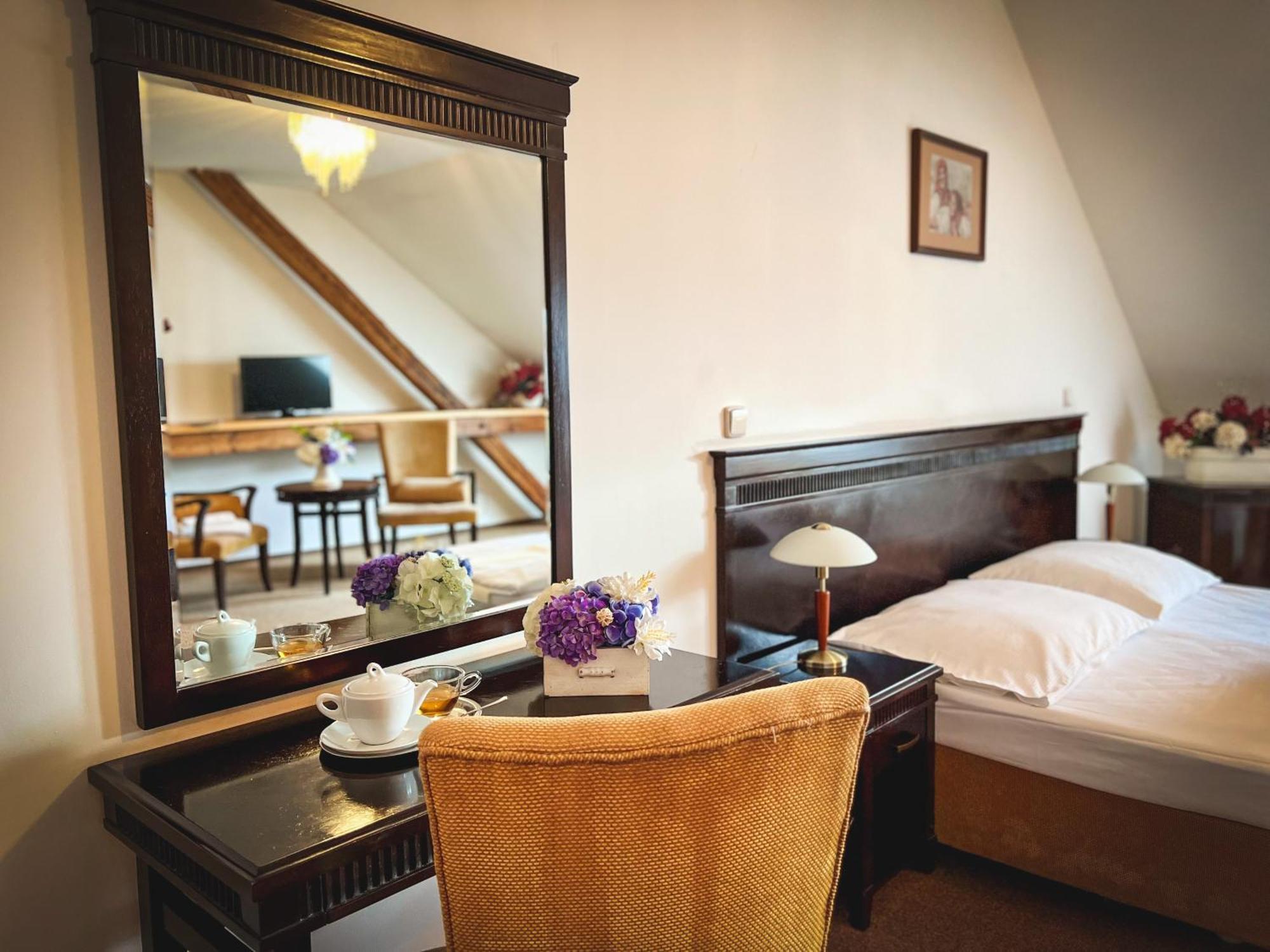 Hotel U Zeleneho Stromu Nepomuk Dış mekan fotoğraf